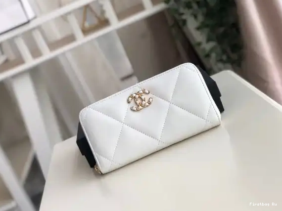 First Bag Ru CHANEL WALLET ZIPPED 19 0617
